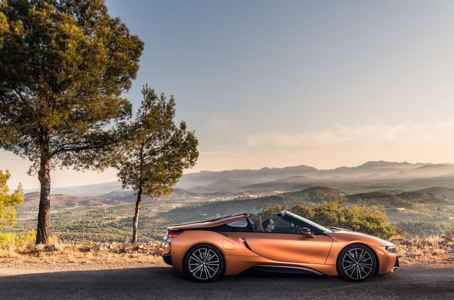  BMW i8 Roadster (I15) 2018 года  (UK) (фото 34 из 97)